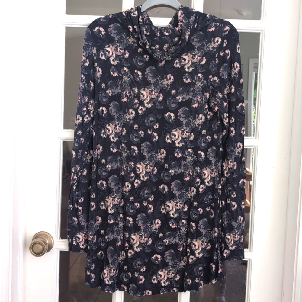 Women's Medium Cuddl Duds Cowl Neck Back Pink Floral Stretchy Soft Tunic Top